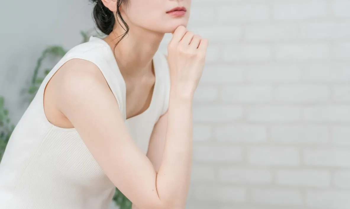 悩む新婦